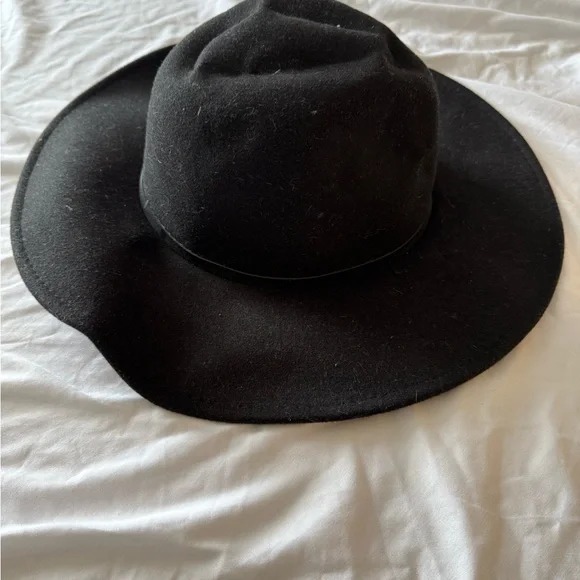 Elegant Black Wide-Brim Hat - Picture 2 of 5